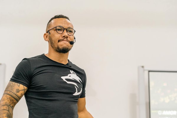 Unlocking the power of instagram live: key strategies for uk custom tailors to elevate fashion consultations